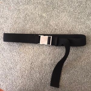 BRANDY MELVILLE BUCKLE BELT
